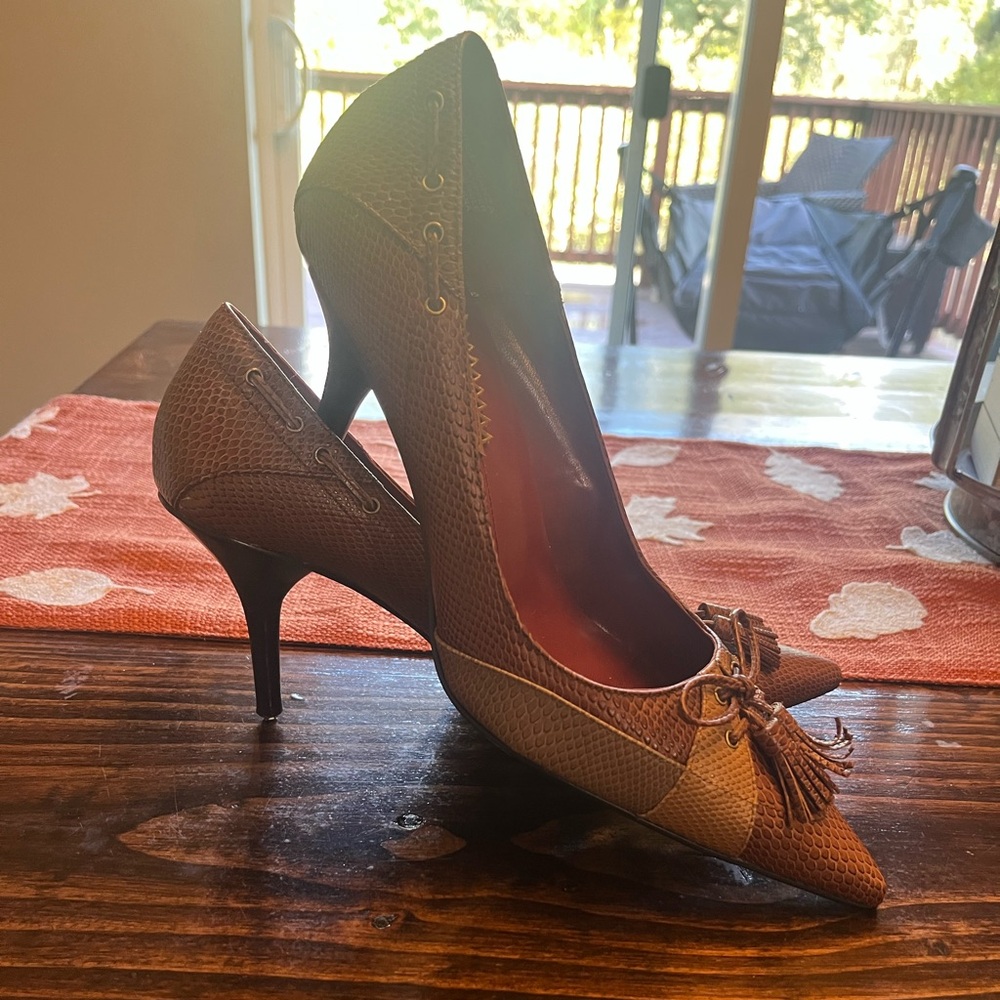 VTG Nine West Brown Tan Textured Pointed-Toe Tassel Heels